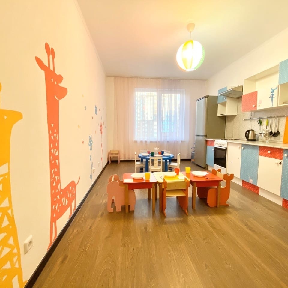 Кухня в частном детском садике Мими Дом в Петербурге 